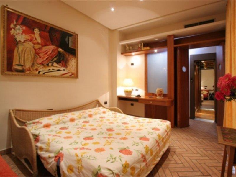 Hotel Suite Ares Napoli Phòng bức ảnh